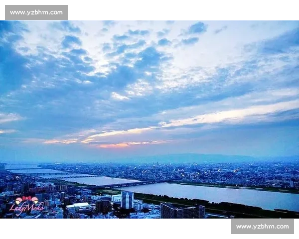 空中飞车双跳伞：当车手与座驾共舞蓝天